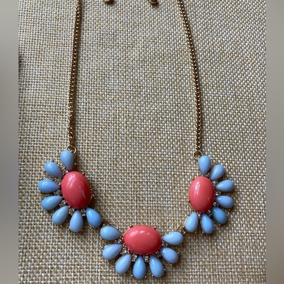 Liz Claiborne Bib Necklace‎ - Picture 3 of 4